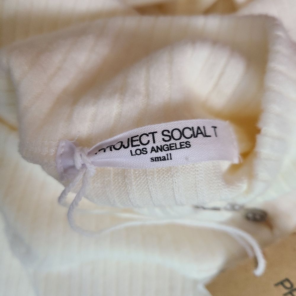 Project Social T Size Small White Oversized Button Mockneck Cropped Sweater NWT - Picture 8 of 11